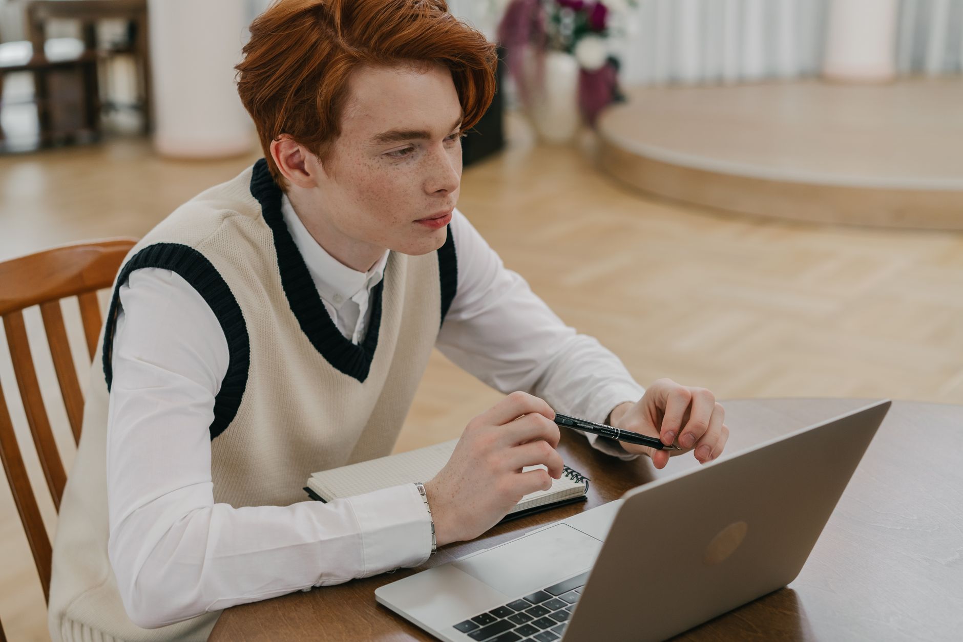 Award or Certificate? Choosing between the two Level 2 AI qualifications