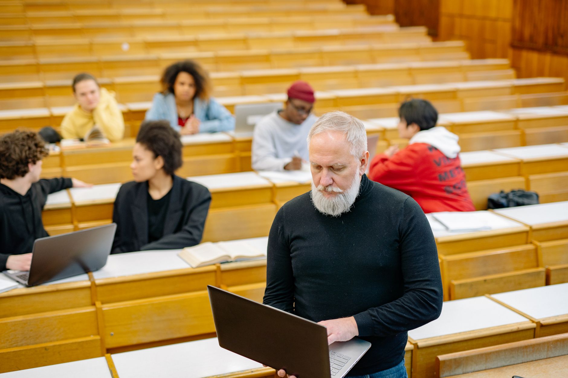 How to become a teacher of adults in the UK, and the qualification that starts it